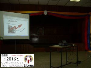 "Multimedia con Software Libre, una experiencia en la Universidad de Carabobo, Facultad de Ciencias de la Educación" por Luis Auyaudermont.