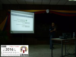 Presentación de la ponencia "Hacia una estrategia de CiberSeguridad y Defensa" por Carlos Acosta.