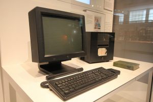Computadora Next primer servidor web (imagen flickr https://www.flickr.com/photos/rvr/22299165328 )