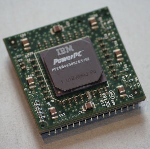 IBM PowerPC 604e de 1996 (foto Wikipedia https://commons.wikimedia.org/wiki/File:IBM_PowerPC_PPC_604e.JPG)