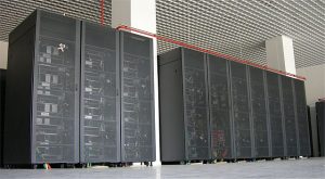 Hardware Abierto : Supercomputador Magerit en España, año 2011 (foto wikipedia https://commons.wikimedia.org/wiki/File:UPM-CeSViMa-SupercomputadorMagerit-2011.jpg )