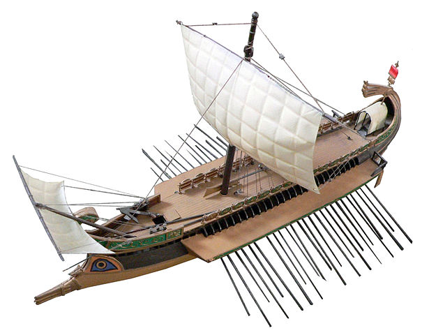 Modelo de trirreme romana ( https://commons.wikimedia.org/wiki/File:Trireme_1.jpg ).